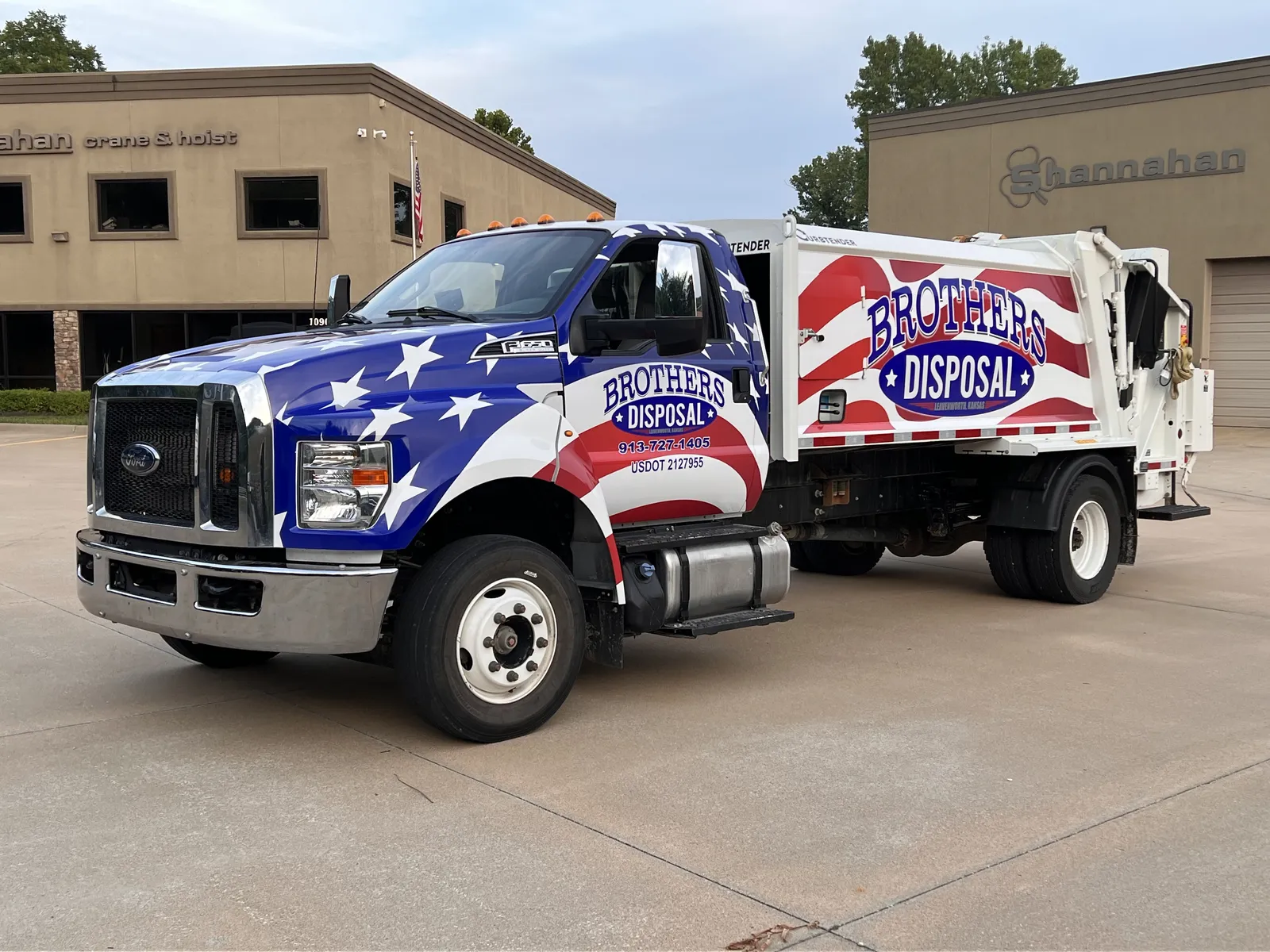 Patriotic full-print box truck